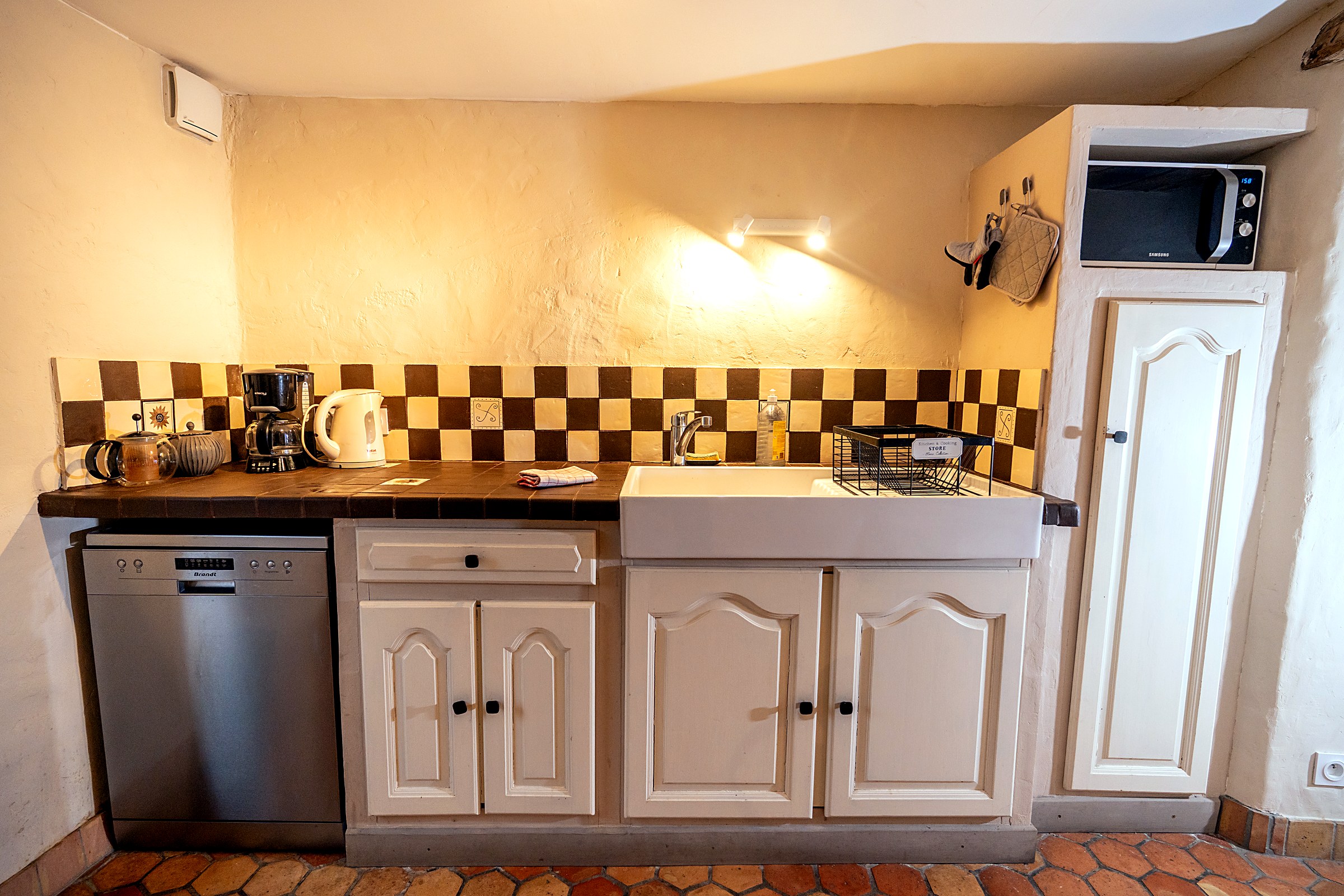 Cuisine équipée, gîte L'Oustal du Larzac