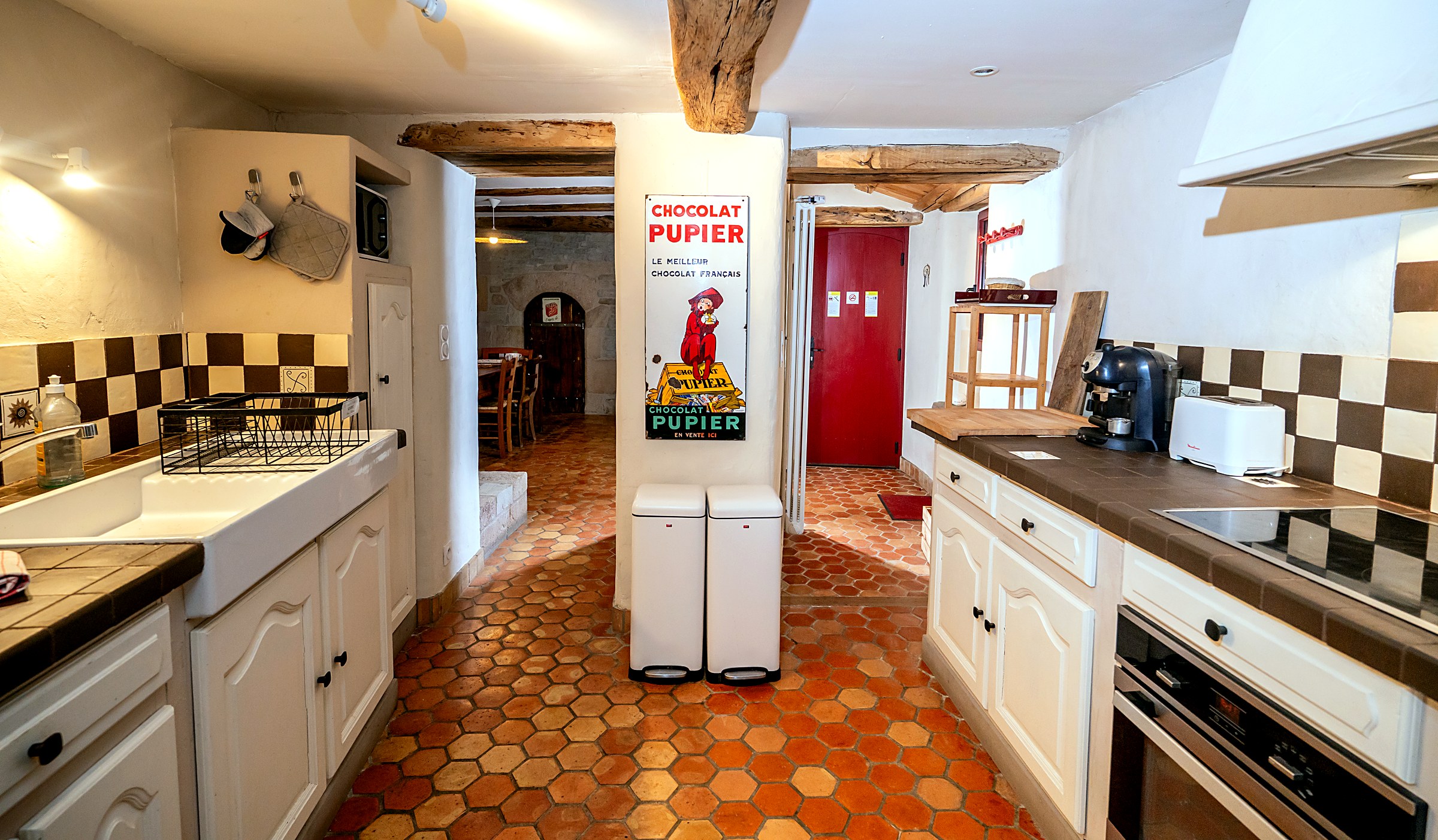 Couloir de la cuisine, gîte L'Oustal du Larzac
