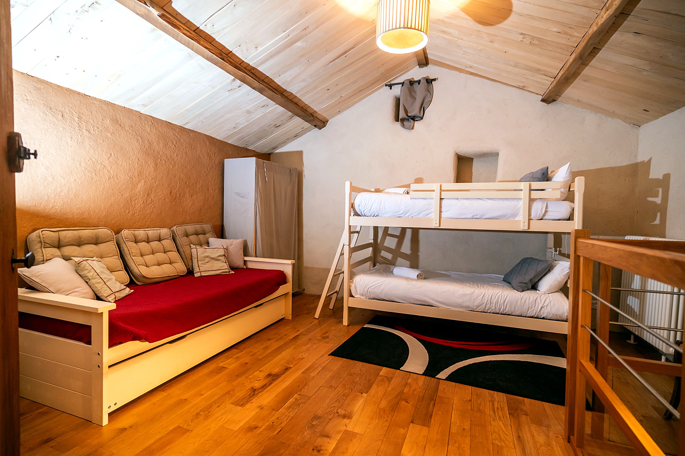 Chambre double avec charme de l'ancien, gîte L'Oustal du Larzac